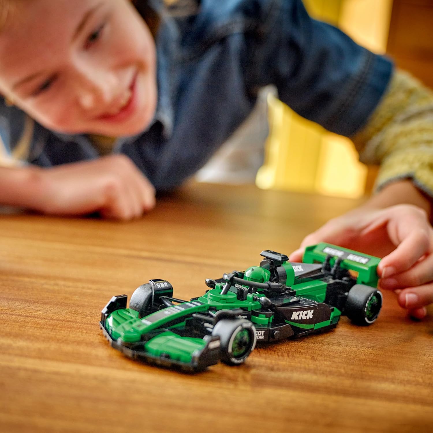 LEGO Speed Champions Auto de Carreras Kick Sauber F1 Team C44 77247