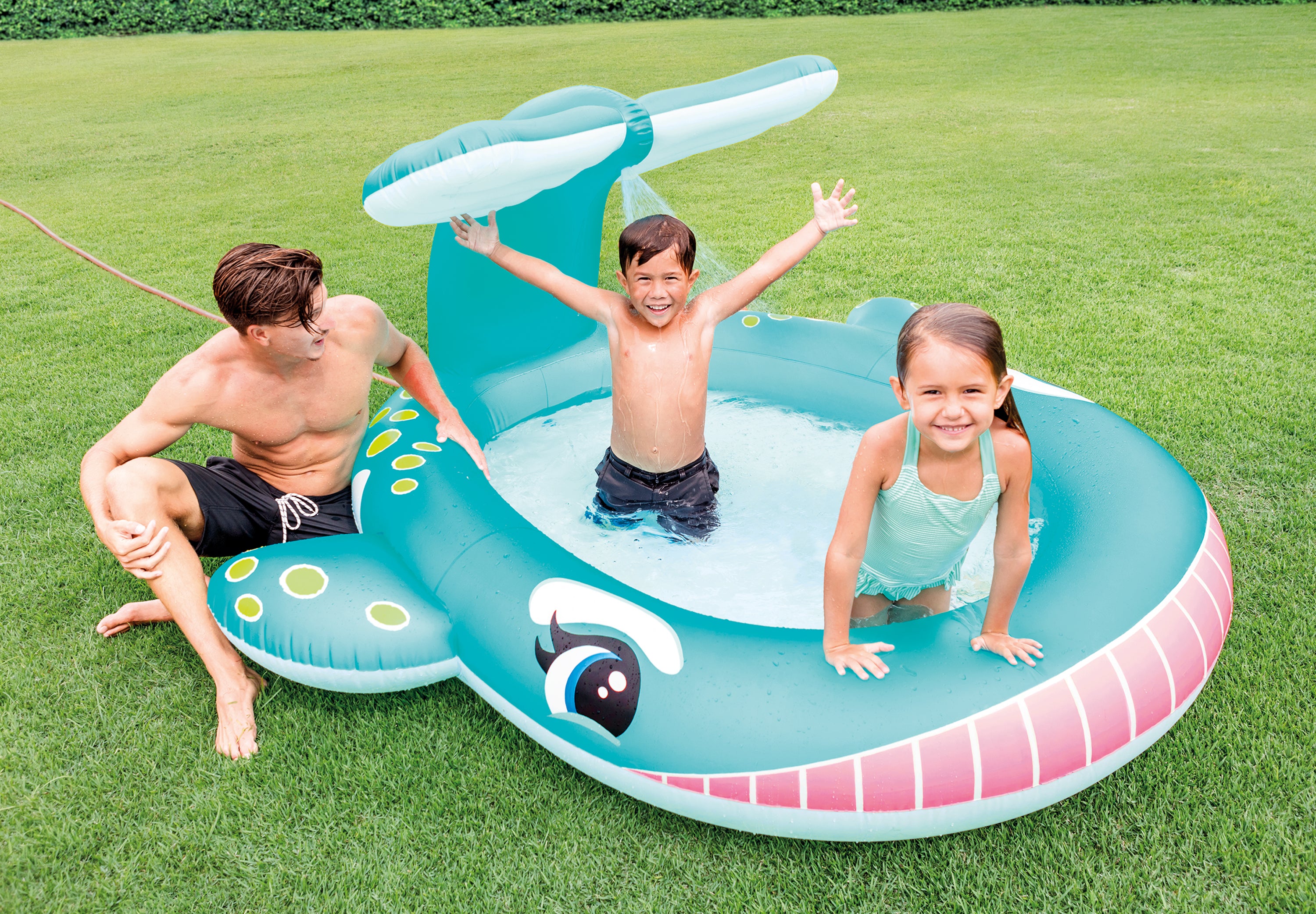 Piscina Inflable de Ballena con Aspersor -Intex