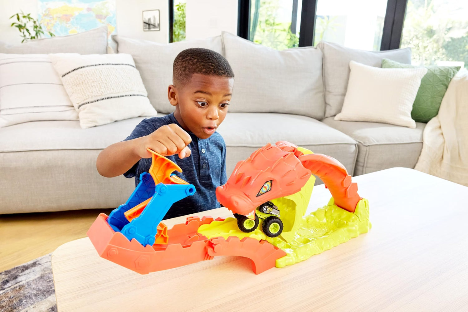 HW MONSTER TRUCKS MORDIDA DE SERPIENTE   JJN44