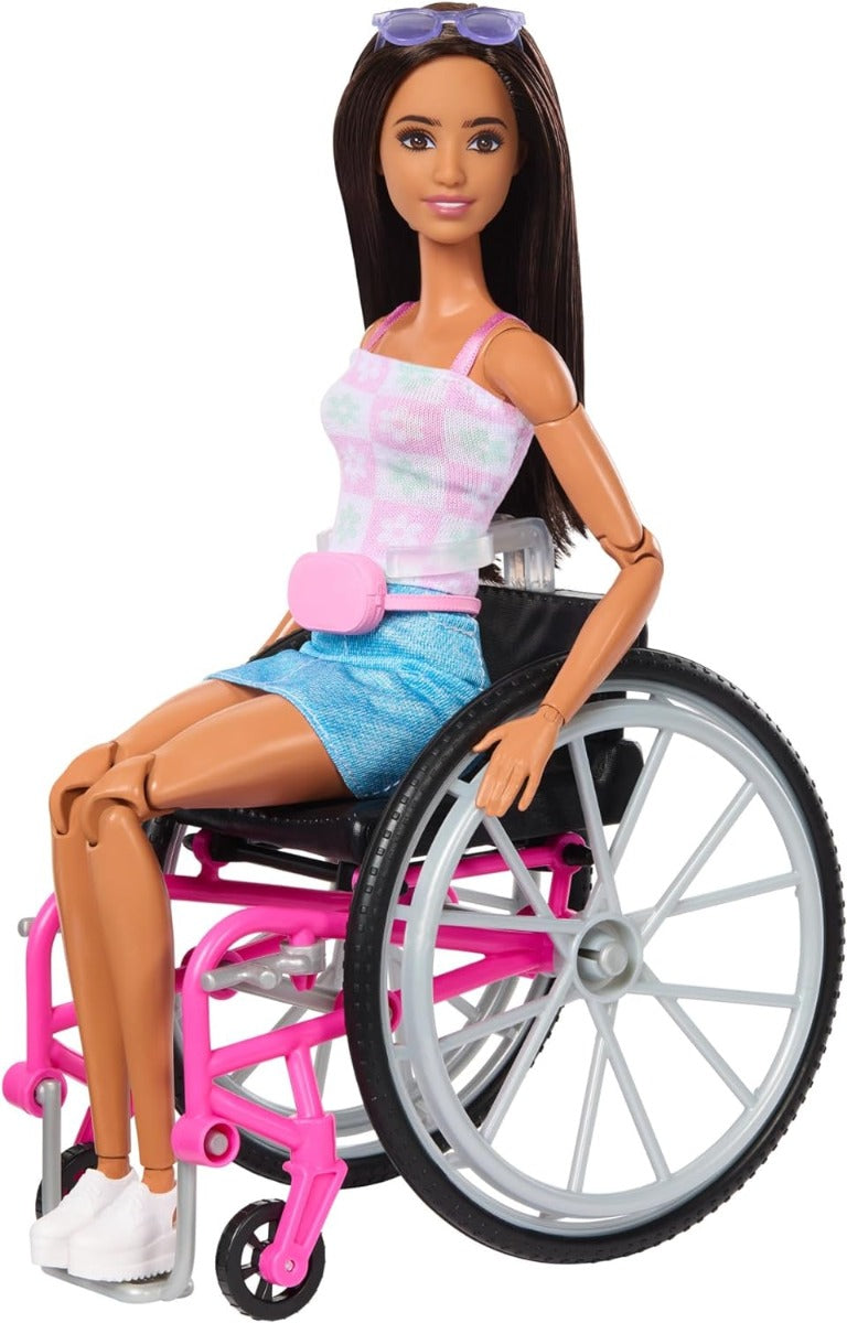 Barbie Muñeca en Silla de Ruedas con Perro de Servicio HJY85